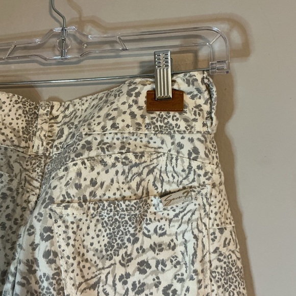 Statement Denim | Seven7 High Rise Curvy Skinny Jeans | Mixed Animal Print | 12 - Picture 4 of 10